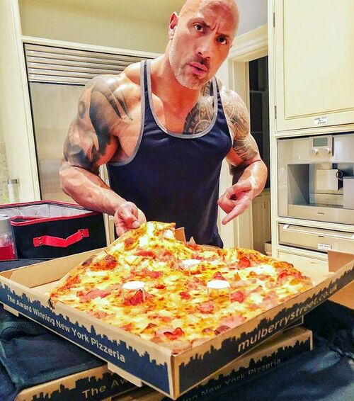 Ảnh The Rock meme ăn pizza