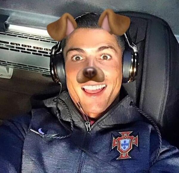 Ảnh Ronaldo meme cười to