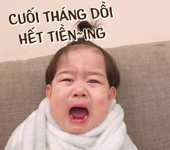 Ảnh meme em bé hết tiền khóc