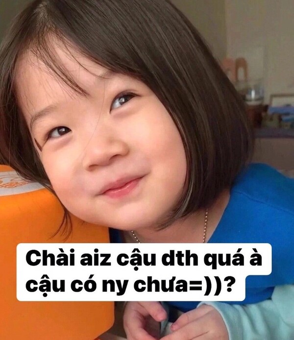 Ảnh meme ngại với gương mặt bối rối hài hước